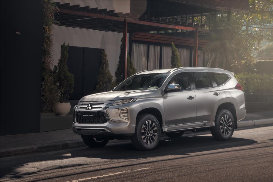  Mitsubishi Pajero Sport HPE 2020 года  (LA) (фото 1 из 4)
